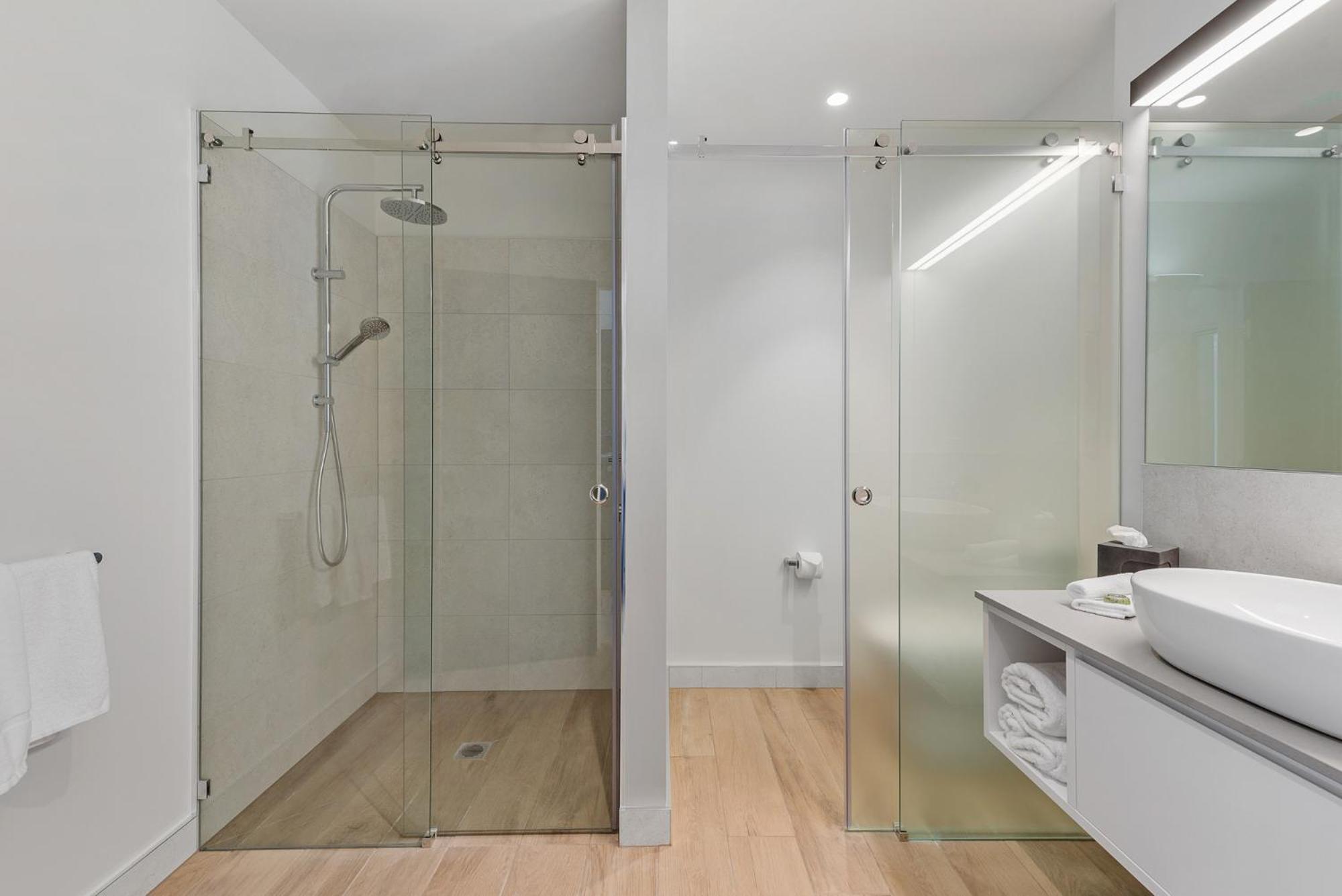 Peppers Silo Hotel Launceston Bagian luar foto A shower enclosure