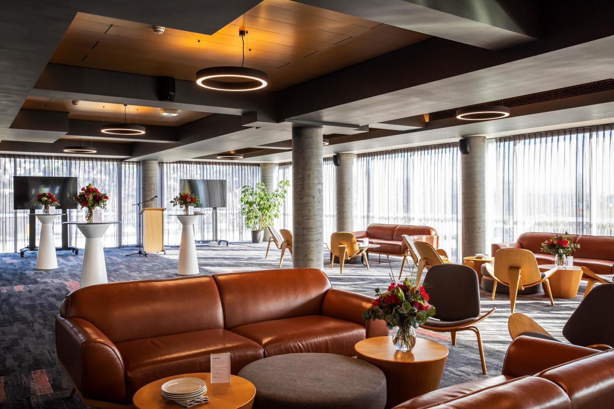 Peppers Silo Hotel Launceston Bagian luar foto The lounge at the airport