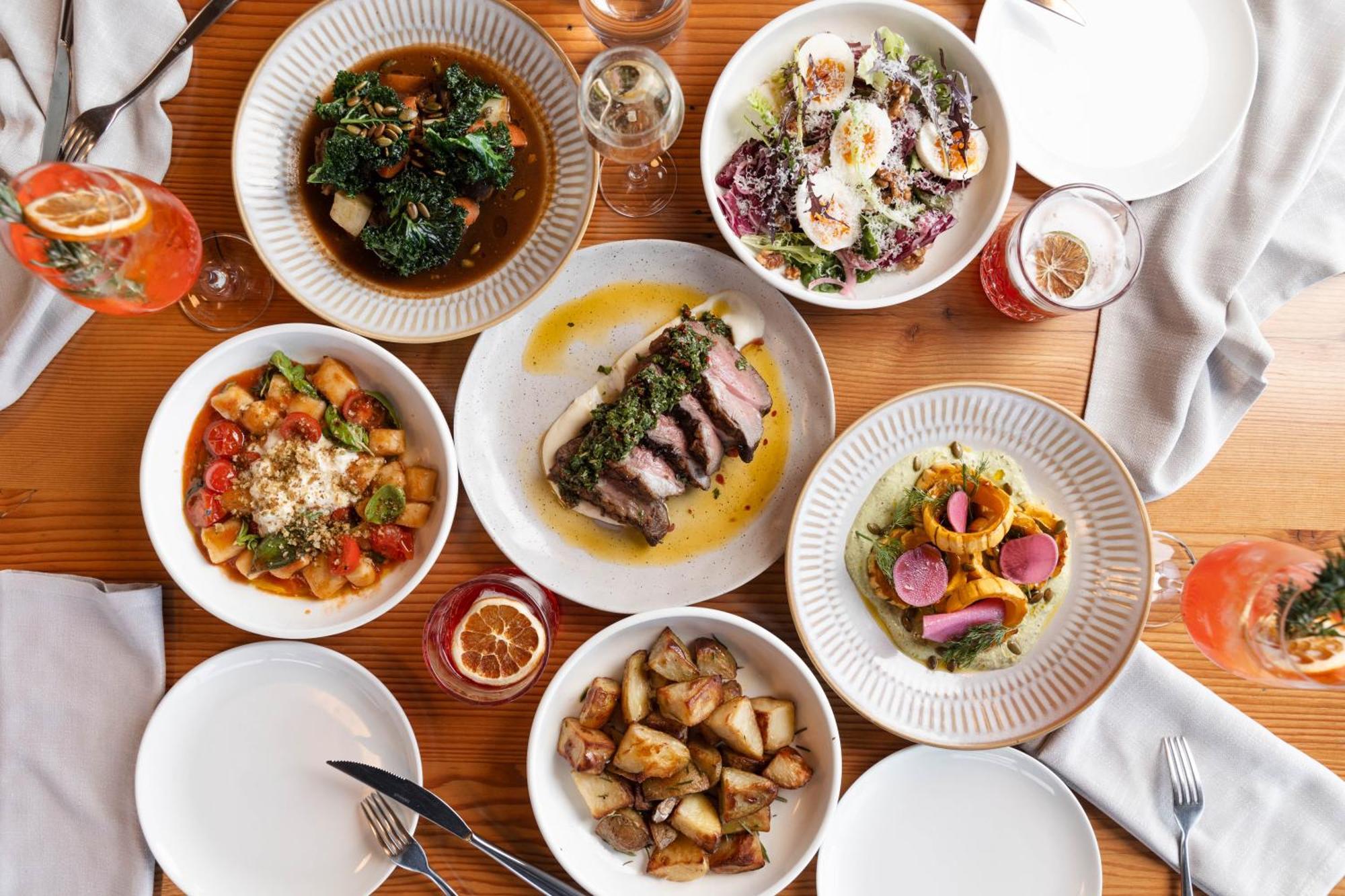 Peppers Silo Hotel Launceston Bagian luar foto Dishes at the restaurant