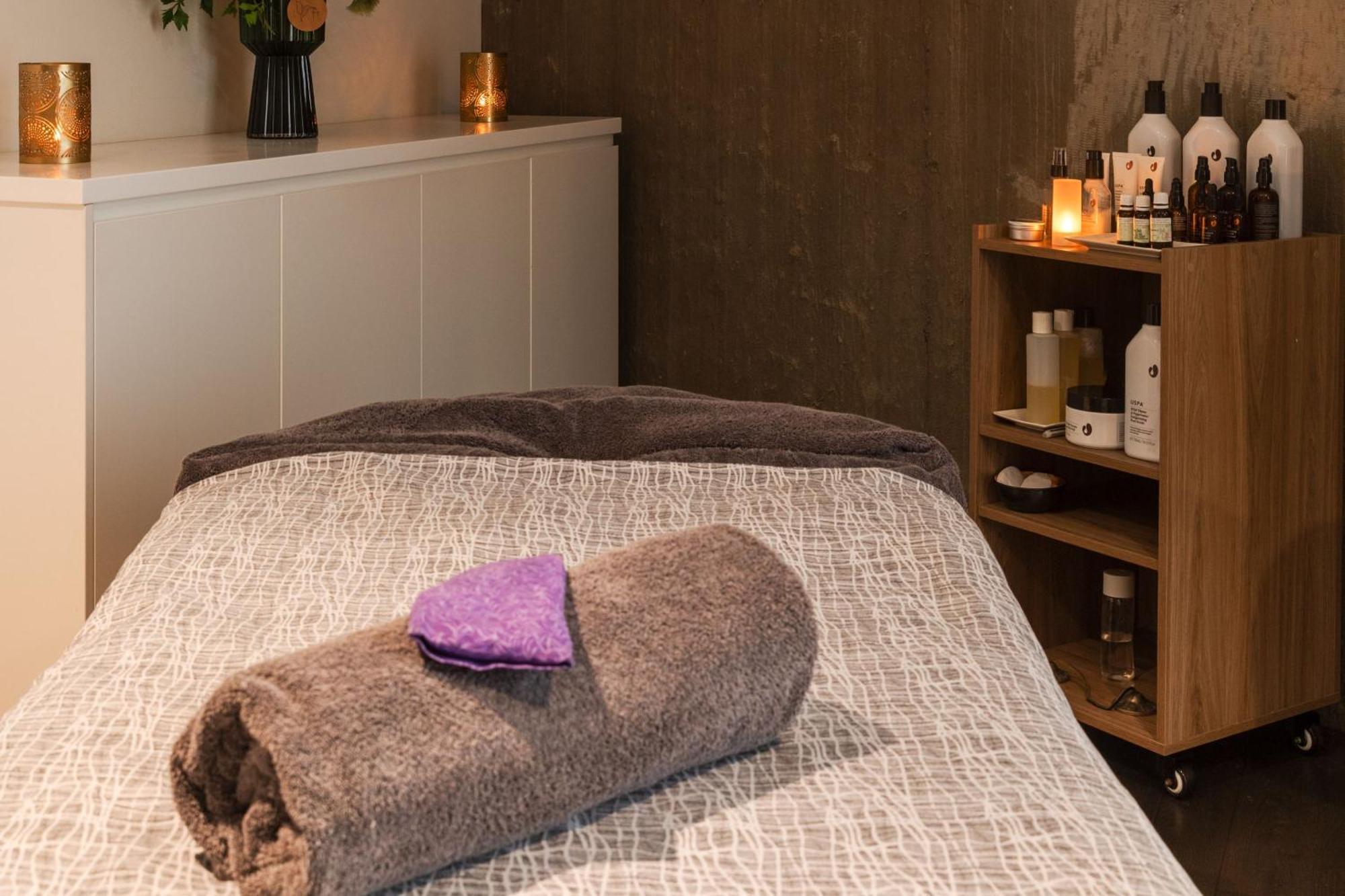 Peppers Silo Hotel Launceston Bagian luar foto Massage table