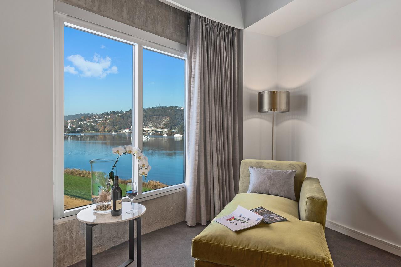 Peppers Silo Hotel Launceston Bagian luar foto A staged photo of a living room