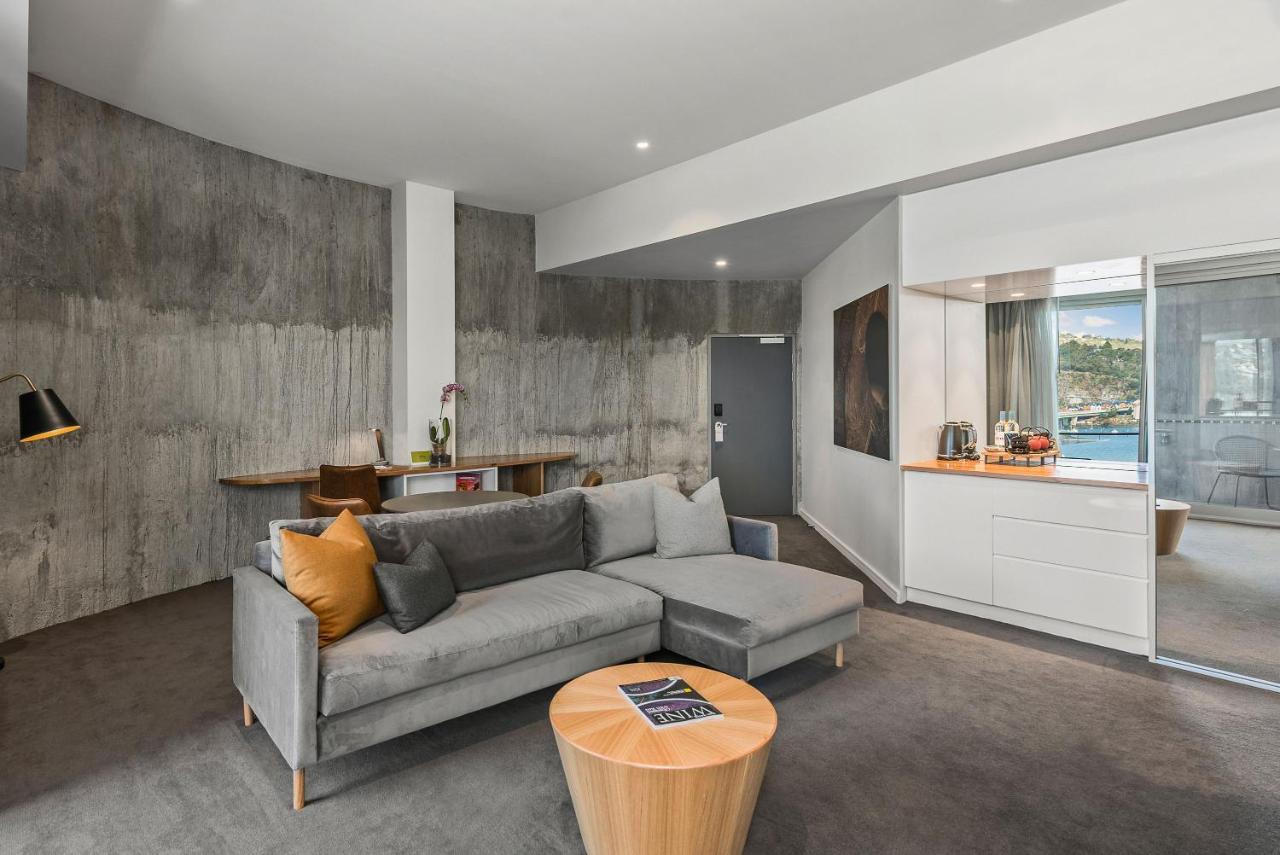 Peppers Silo Hotel Launceston Bagian luar foto A living room at the hotel