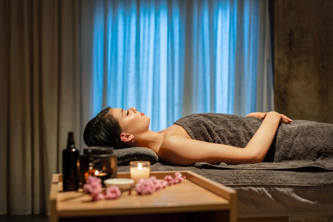 Peppers Silo Hotel Launceston Bagian luar foto A woman relaxing at a spa