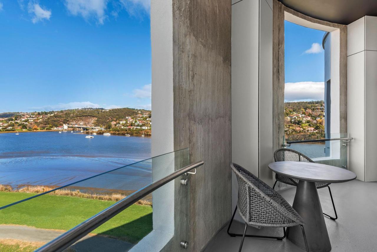 Peppers Silo Hotel Launceston Bagian luar foto Balcony of a suite at the Crowne Plaza Hotel, Geelong Waterfront